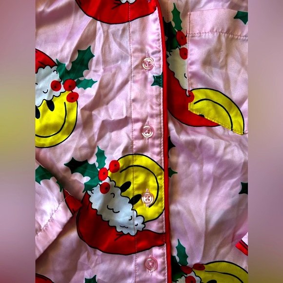 NEW ART CLASS Smiley Faces With Santa Hat Girls Button Down Christmas Pajamas - Picture 8 of 10